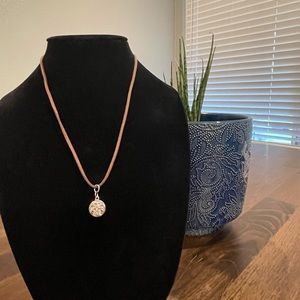 New PAW print necklace 🐾